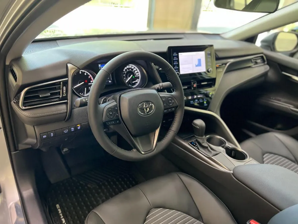 2022 Toyota Camry SE FWD Celestial Silver 8